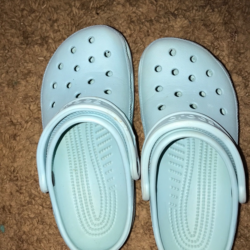Women’s 6 light blue crocs